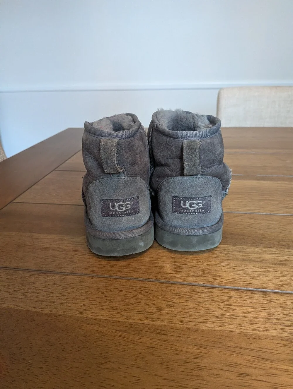 UGG Australia Big Kids 5 Classic Short Boot Equiv Women's 7 Shearling Sherpa